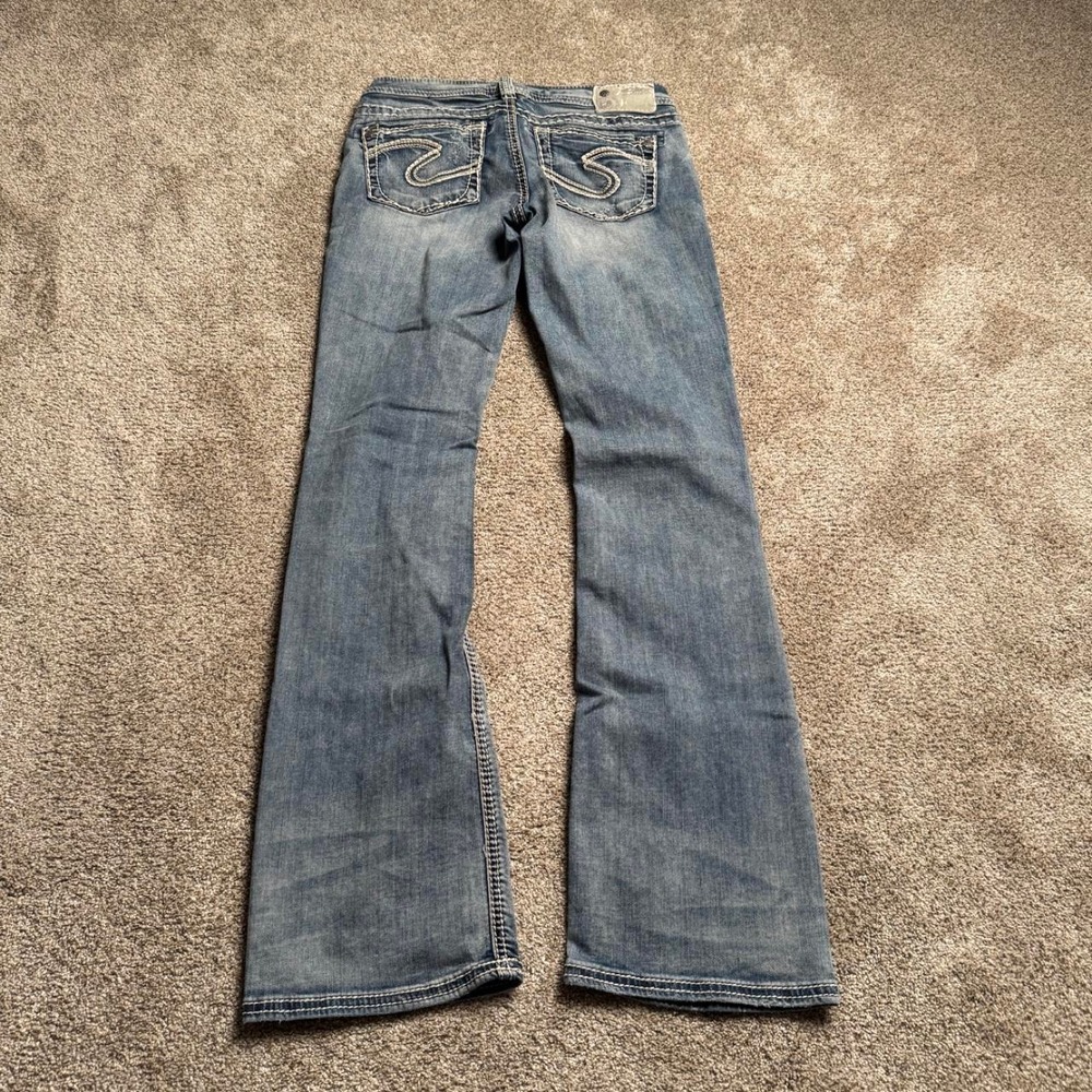 SILVER JEANS LIGHT WASH AIKO LOW RISE BOOTCUT DISTRESSED DENIM